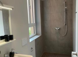 Gästehaus LeLo 3, hotell i Solingen