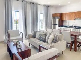 Beautiful apartment 3 blocks from the beach