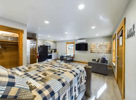 Modern Comfort Suite B - Heart of Downtown, hotel i Midpines