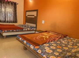 Hotel Sudama Palace - Mahabaleshwar , Couple & Family Stay Rooms with Free Wi-Fi & Delicious Food، فندق في ماهاباليشوار