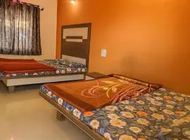 Hotel Sudama Palace - Mahabaleshwar , Couple & Family Stay Rooms with Free Wi-Fi & Delicious Food