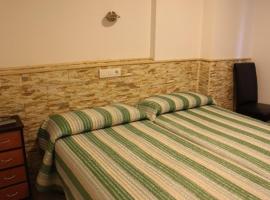 Hostal Valle del Iregua, pet-friendly hotel in Albelda de Iregua