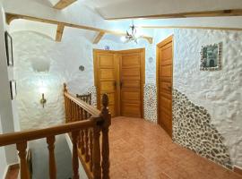 las 2 jotas, hotel in Guisando