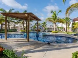 Home with Pool 3 Minutes away from the beach