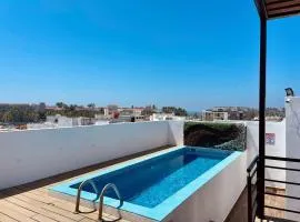 Apartment with pool 3 blocks from the beach