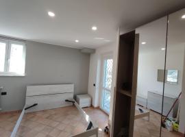 Casa Vacanze I Cedri, ξενοδοχείο διαμερισμάτων σε Lanuvio