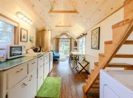 Birdhouse country living close to everything