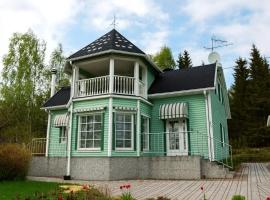 Viihtyis&auml; huvila Savonlinnan Lehtiniemess&auml;, Villa in Savonlinna