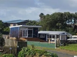 Kiwi Bach - Beachfront & Sunsets