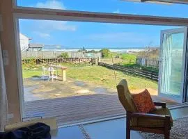 Kiwi Bach - Beachfront & Sunsets
