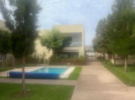 Luxury 2BR Apartment Taghazout Bay 1 min walk to beach, Hotel in Tamraght Ouzdar