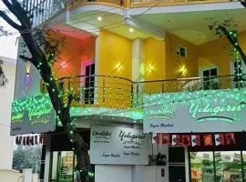 Pure Vegeterian 1BHK Private Guest House - Air Cnditioned - WiFi - Full Kitchen - No Alcohol Zone - Hilltop Heaven