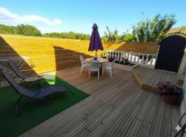 Studio cosy avec terrasse, hotel in Rians