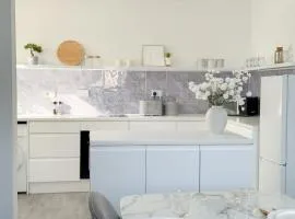 Modern 3-Bed House Near Attractions & Beach