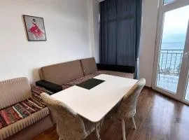 2-х комнатная квартира на берегу моря Колхида