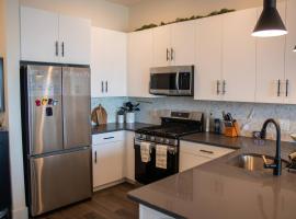 Luxury Stay Near NYC | Full Access to Amenities, hotel in East Newark