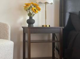 Studio Private entrance bath in laure and columbia, hotel i Laurel