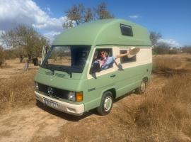 rent a Blue Classics's campervan MB100 verde - Algarve - Portugal, hotel em Portimão