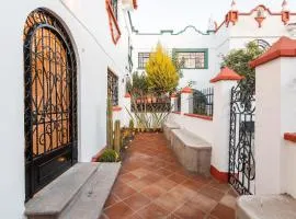 Casa céntrica con 4 habitaciones y estacionamiento