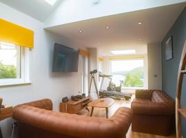 Schoolhouse 1 Cottage by Fairy Pool, hotel in Carbost