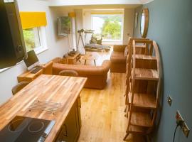 Schoolhouse 1 Cottage by Fairy Pool, ξενοδοχείο σε Carbost