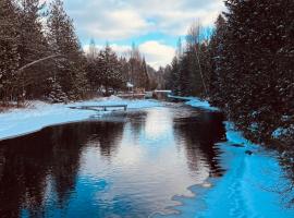 Chalet -Havre au bord de l'eau, hôtel à Chertsey