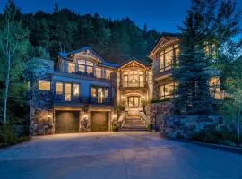 Little Cloud by Rove 10-Acre Hot Tub Patio