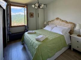 Charming Guest Room in Villa Casavecchia with Mountain Views, ξενοδοχείο σε Dicomano