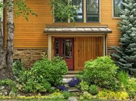 Aspen Eleve Serene 3BR Retreat with Hot Tub