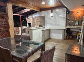 Casa confortável Rio das Ostras, hotel em Rio das Ostras