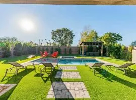 The One Glendale Pool & Spa State Farm