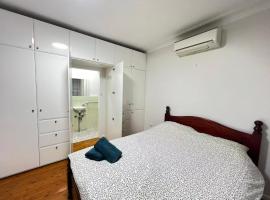 Room 93, hotel in Epping