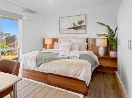 Salt & Sky - Luxe Coastal Getaway