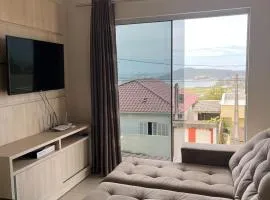 Casa com vista para o mar e perto do centro