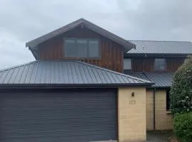 Upton Alpine Retreat - Warm & Modern 2 BR - Near lake & Town