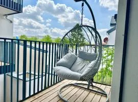 Stylish Apartment with Balcony and Parking - Near Metro