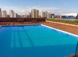 Flat com Piscina e Academia，位于乌贝拉巴的酒店