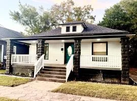 Stylish 3BR Minutes to Downtown and Stadium