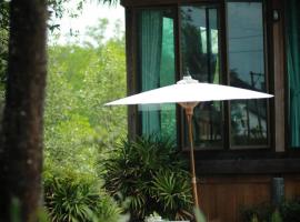 Calm at Bangphat, hotel v destinaci Bor Saen