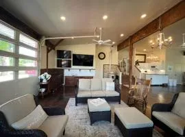 Red Roof Lodge• hot tub• 18 beds• venue• treehouse