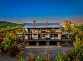 Mountain Melody – Luxe 4-Bedroom Retreat - VIEWS, 2 Hot Tubs, Chefs Kitchen, Game Room