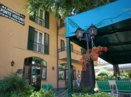 Albergo Ponte Vecchio、チェルノッビオのホテル