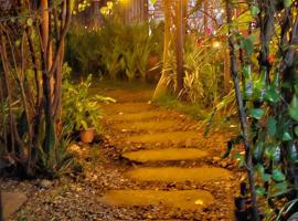 The English Filipina Secret Garden Resort, hotel na praia em Iloilo