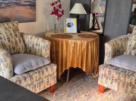 At Lilac Cottage, Jeffreys Bay, Cozy Stay for Two，位于杰弗里湾的酒店