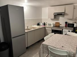 Appart 4 chambres, 3 SDB, avec parking privé, hotel in Longjumeau