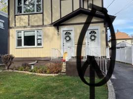 Cozy room with Queen bed 20 min to NYC، مكان إقامة مع الخدمة الذاتية لإعداد الطعام في Ridgefield Park