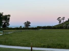 The Salty Cow, ξενοδοχείο με υδρομασάζ σε Onekaka