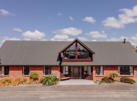 Snow Denn Lodge, property with onsen in Methven