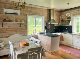 Historic Dock House In The Heart Of Småland, ξενοδοχείο σε Hult