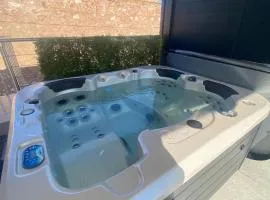 l'hippy chic jacuzzi superbe vue étang de Thau